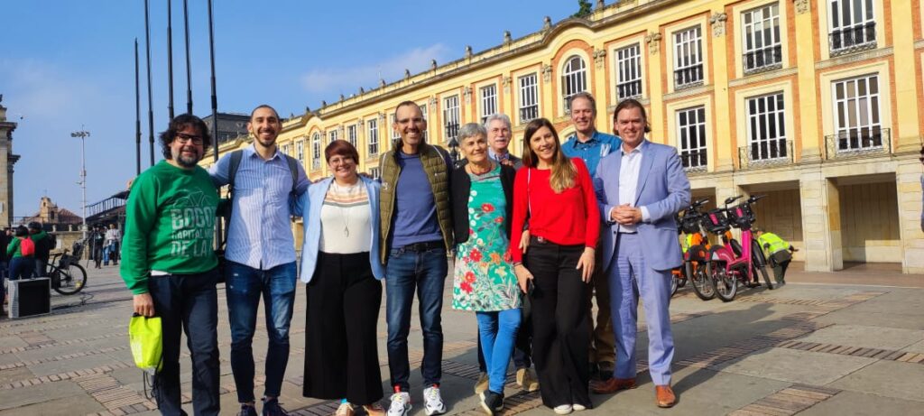 Group poses outdoors for photo during Bogota Sustainable Mobility Week